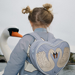 Рюкзак стеганый в форме сердца Konges Slojd "Storm Tradewinds", танцующие лебеди